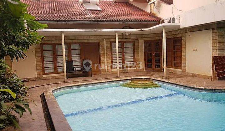 Rumah Besar dan Kokoh ada Pool di Pejaten Raya dekat Kemang 1