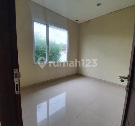Rumah Townhouse Modern Exclusive Baru dan Mewah di Cinere Dekat Tol 2