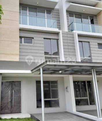 Ready-to-live house in Golf Island PIK, 3 Floors