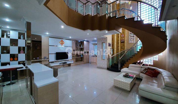 Rumah Hoek 2 Lantai Fully Furnish , Lokasi Ok dekat Mall Kelapa Gading 2