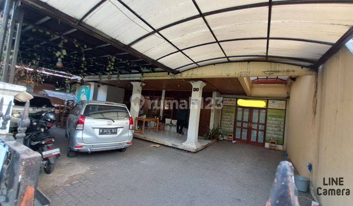 Rumah Besar Di Hoek Hitung Tanah Di Area Sangat Strategis 1