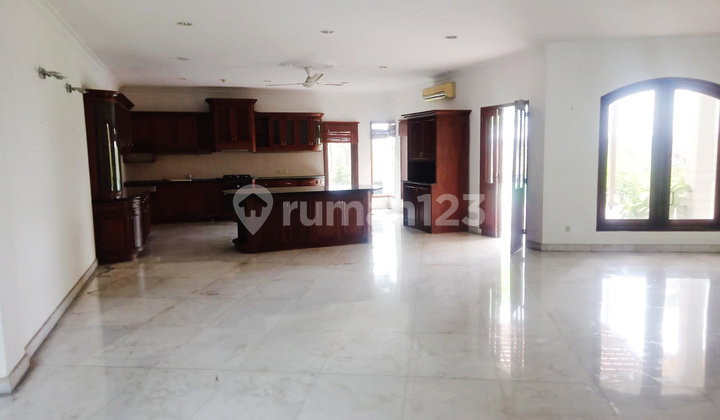 Rumah Bagus Dengan Kolam Renang Di Jl Metro Alam Pondok Indah 2