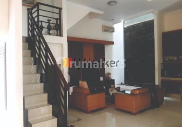 Rumah 3 Lantai Bagus Design Modern Letak Hook di Tomang Jakarta Barat 2
