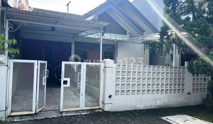 Rumah Lux Di Singgasana Pradana Mekar Wangi