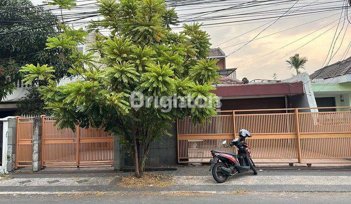 RUMAH DI PUSAT KOTA, MAIN ROAD JL. MUARA BANDUNG, BAGIAN BELAKANG 3 LANTAI 1