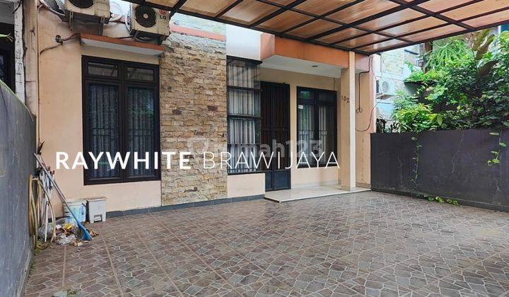 Rumah 2 Lantai Lokasi dekat Jalan Raya Full Furnished Area Jagakarsa 2