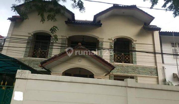 Cepat Rumah Classic Modern Besar di Tebet 5 menit ke Stasiun KRL Tebet 1