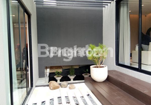 COMFORTABLE RESIDENCE WITH A VIEWLUXURY DWELLING WITH VIEWS OF THE LAKE AND GOLF COURSE IN SOUTH JAKARTA 2