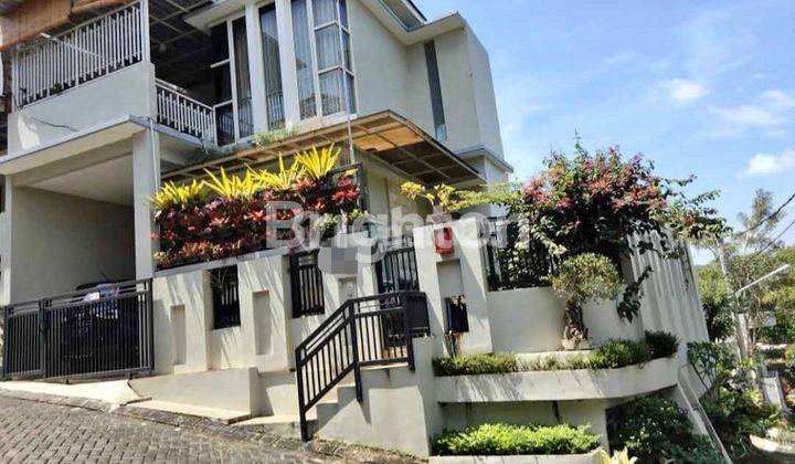 RUMAH 2 LANTAI DI HOOK PERUMAHAN GRAND MAHABARATA 1