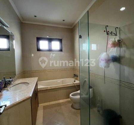 rumah mewah posisi hook di simprug golf jakarta selatan 2