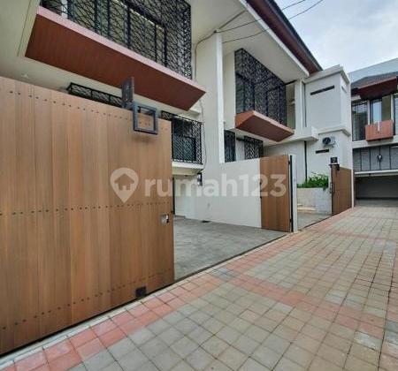 Rumah Baru di kemang bergaya minimalis modern