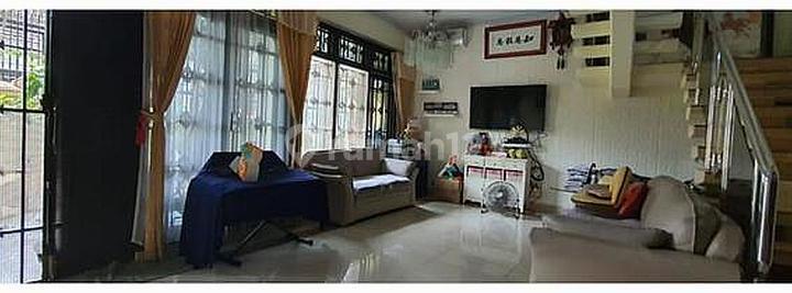 The second house is still in good condition and well-maintained in Tomang. 2