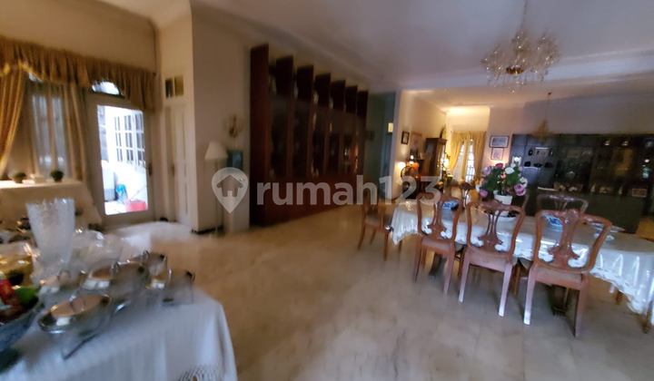 Rumah Mewah Dengan Desain Klasik Artistik