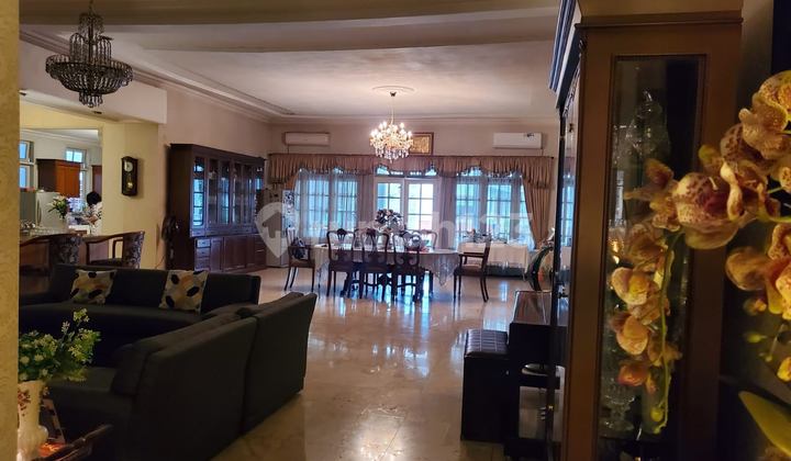 Rumah Mewah Dengan Desain Klasik Artistik 2