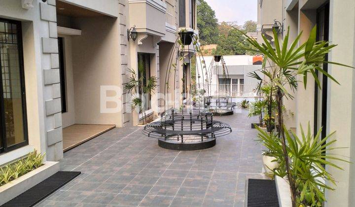 Rumah Town House Bergaya Klasik Victoria di daerah Elite Bandung Utara 1