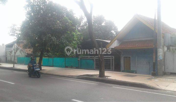 RUMAH JALAN AHMAD YANI LEBAR 25X20 METER DENGAN 8 KAMAR TIDUR DEKAT ROYAL PLAZA 2