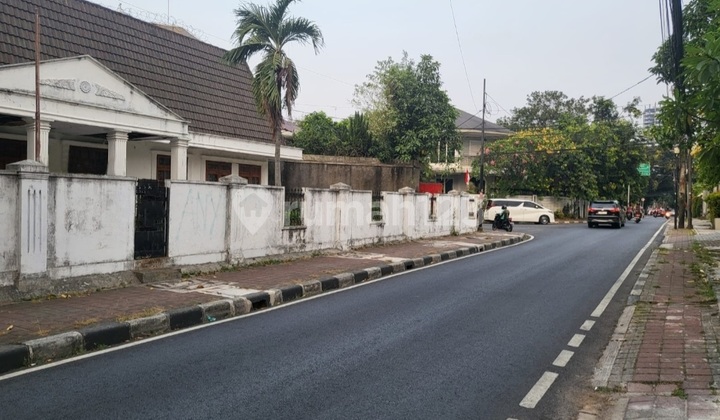 Rumah 2 Lantai Hook Di Daerah Menteng Jakarta Pusat 2