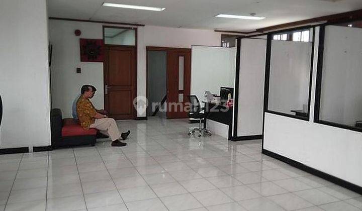 Rumah untuk Kantor di Daerah Jl Mantraman 2