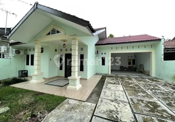 Rumah Dalam Komplek Perumahan Griya Nusa Tiga 2