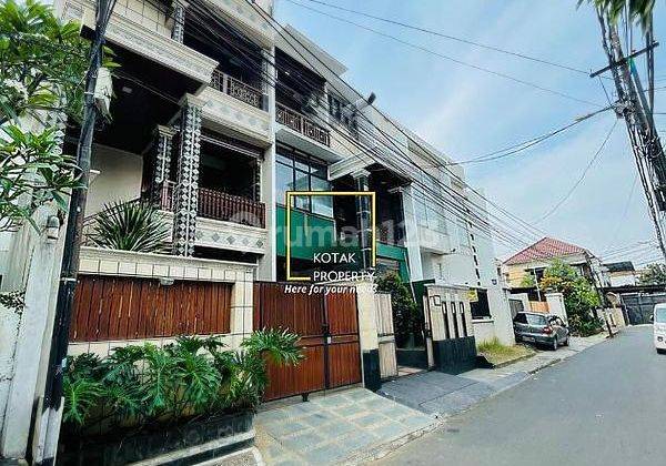 Rumah 3 Lantai Pejaten Siap Huni Brand New 1