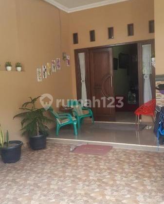 Rumah second 2 lantai sangat terawat di jalan Cikunir dekat Tol Jati Bening Bekasi 2