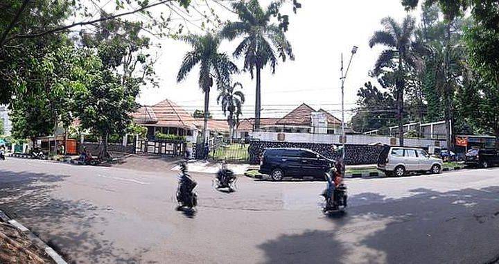 Rumah Di Lokasi Komersil Jalan Utama Sukasari Cocok Buat Usaha  1