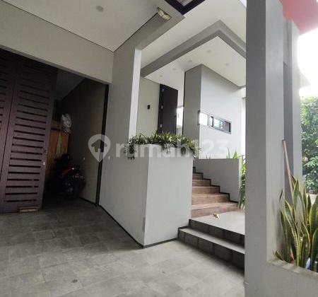 Rumah mewah/kantor Hoek akses dkt ke Kelapa Gading depanstasiun lrt 2