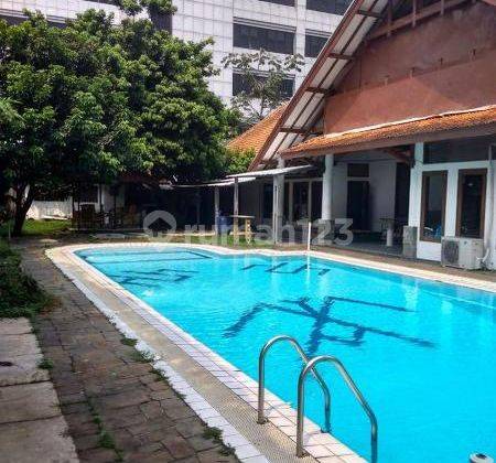 Rumah Heritage Model Kolonial Belanda Ada Kolam Renang  2