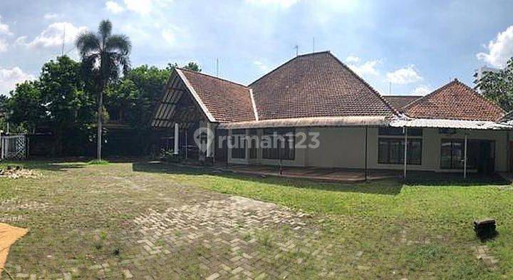 Rumah Heritage Model Kolonial Belanda Ada Kolam Renang  1