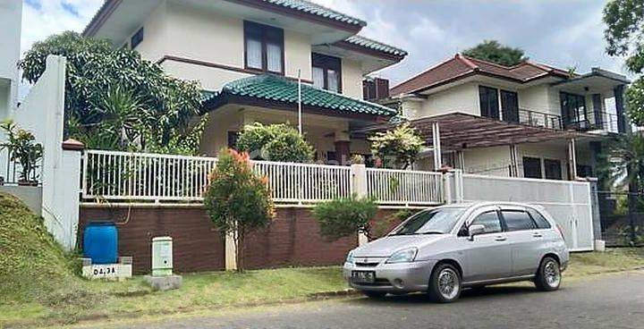 Rumah Tengah Kota di Danau Bogor Raya Lakeside 1