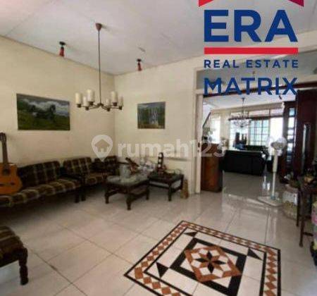 ruang tamu rumah full furnish di cirendeu