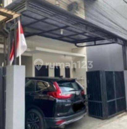 rumah bagus 2 lantai siap huni akses mbl. Lokasi sangat strategis di batu ampar dekat ke raya 1