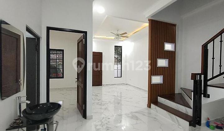 House for sale in Sentul City, nice and clean, ready to occupy. House for sale in Sentul City, nice and clean, ready to occupy.