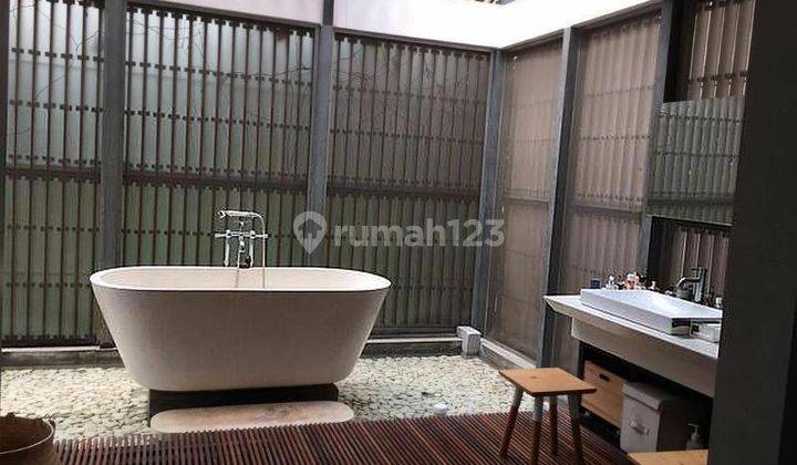 4 Bedrooms Rumah Pejaten, Jakarta Selatan, DKI Jakarta 1