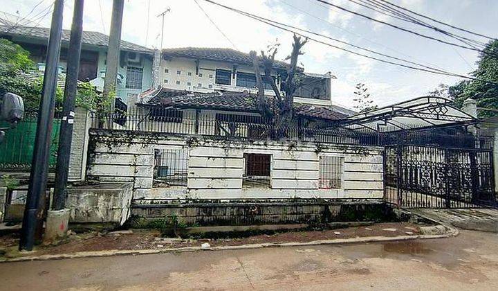 Rumah tua hdp timur jalan 3 mbl dlm komplek 1