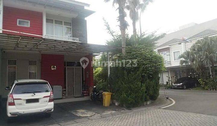 Rumah Hoek di Green Lake City Cluster Amerika 1