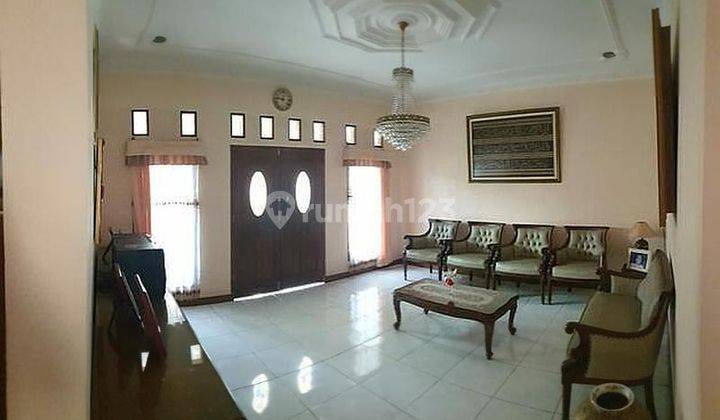 Rumah Besar, Full Furnish, Ada Taman Belakang, Lingkungan Tenang di Depok 2