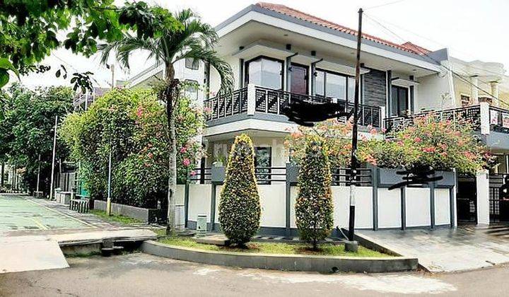 Rumah Hoek Asri Dekat Taman Puri Indah, Jakbar 1