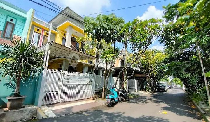 Rumah second 2 lantai depan Moll Galaxy Bekasi