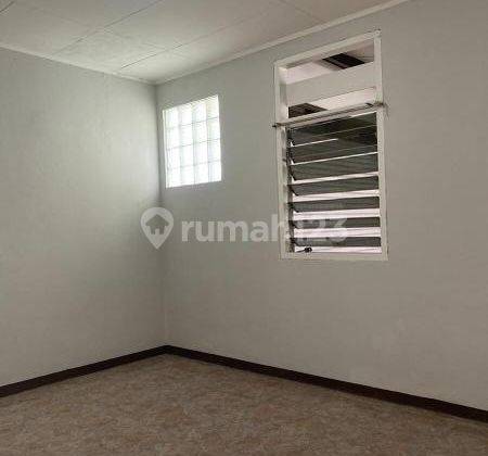  Rumah Unfurnished Bagus Dekat Terminal Di Taman Pagelaran  2