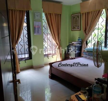 Comfortable 4-Bedroom House in Bintaro Jaya Sector 6, Bintaro, South Tangerang, Banten 2