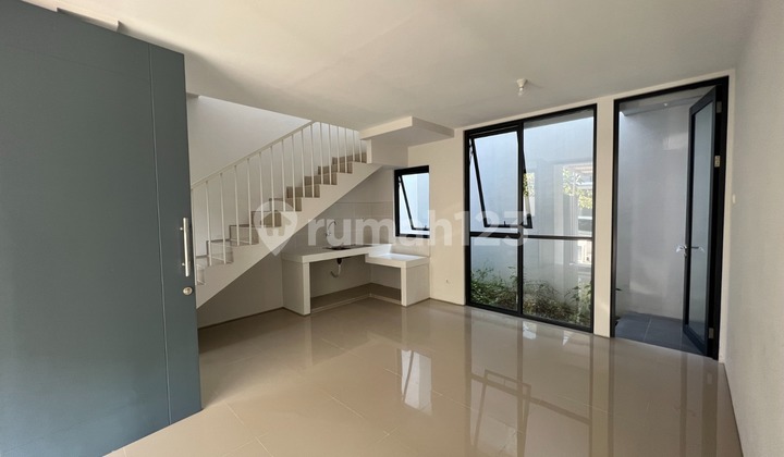 New 2-Story House Royal Residence Serenade 2