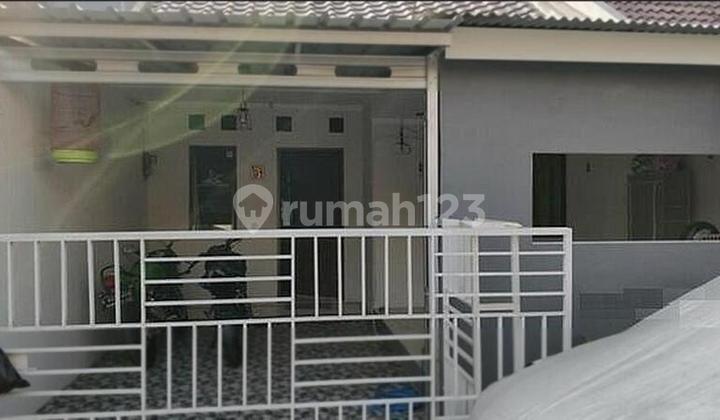 Ready-to-occupy house in Graha Raya - Bintaro.