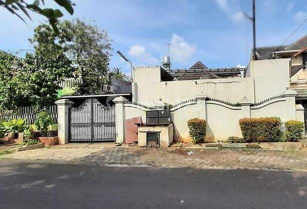 Rumah lama siap huni di komplek PWI Cipinang 2