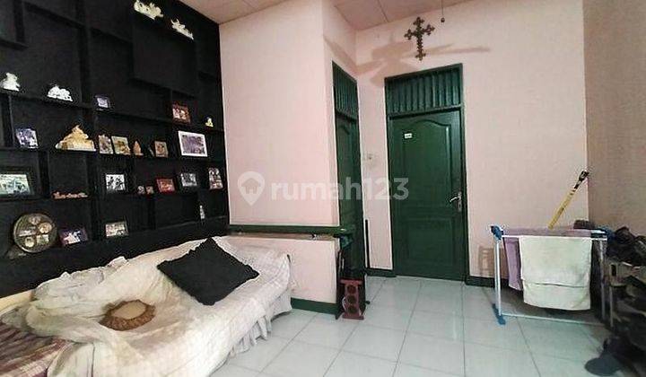 Rumah Dua Lantai di Lokasi Strategis SHM di Tanah Abang Iv Dijual 2