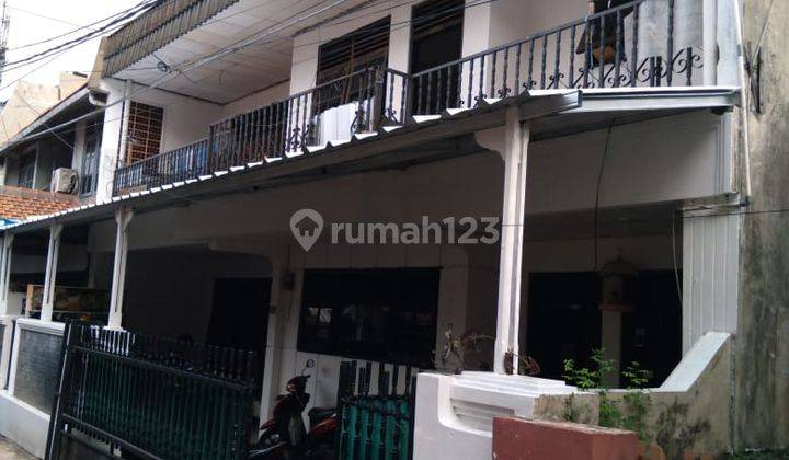 Di  Rumah Di Tebet Dalam Jakarta Selatan 1