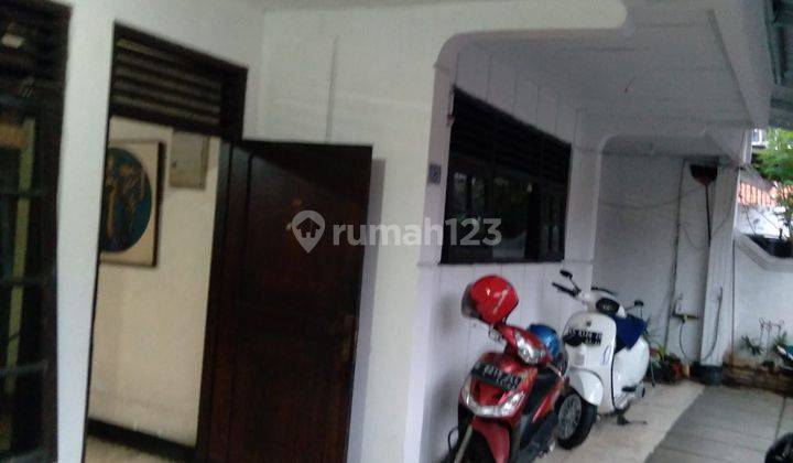 Di  Rumah Di Tebet Dalam Jakarta Selatan 2