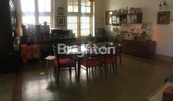 DI  CEPAT RUMAH VINTAGE SURABAYA, TENGAH KOTA, DEKAT DENGAN MALL 2