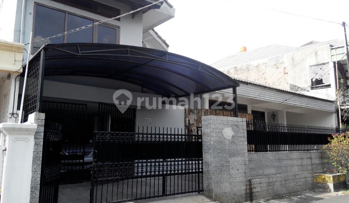 Rumah Di Tebet Dekat Taman Dan Sangat Strategis