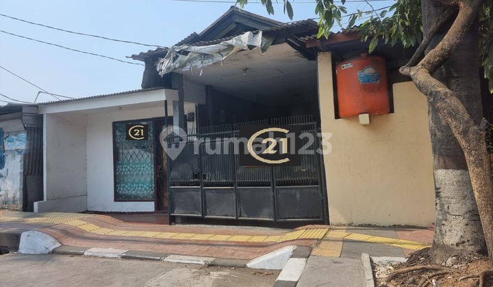 Rumah Di Pinggir Jalan Raya Walikota Jakarta Timur 1